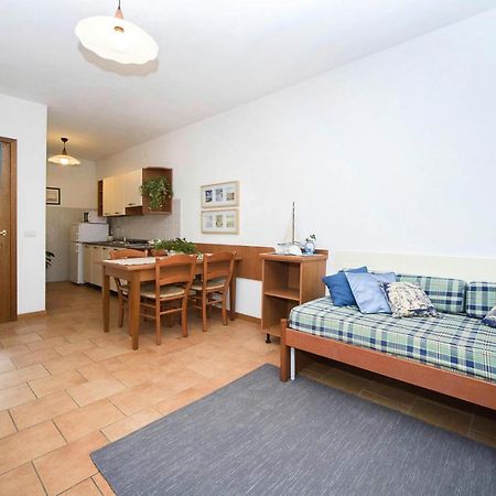 Terraced House In The Ca' Del Pino Holiday Complex With Communal Pool In Bibione Bagian luar foto