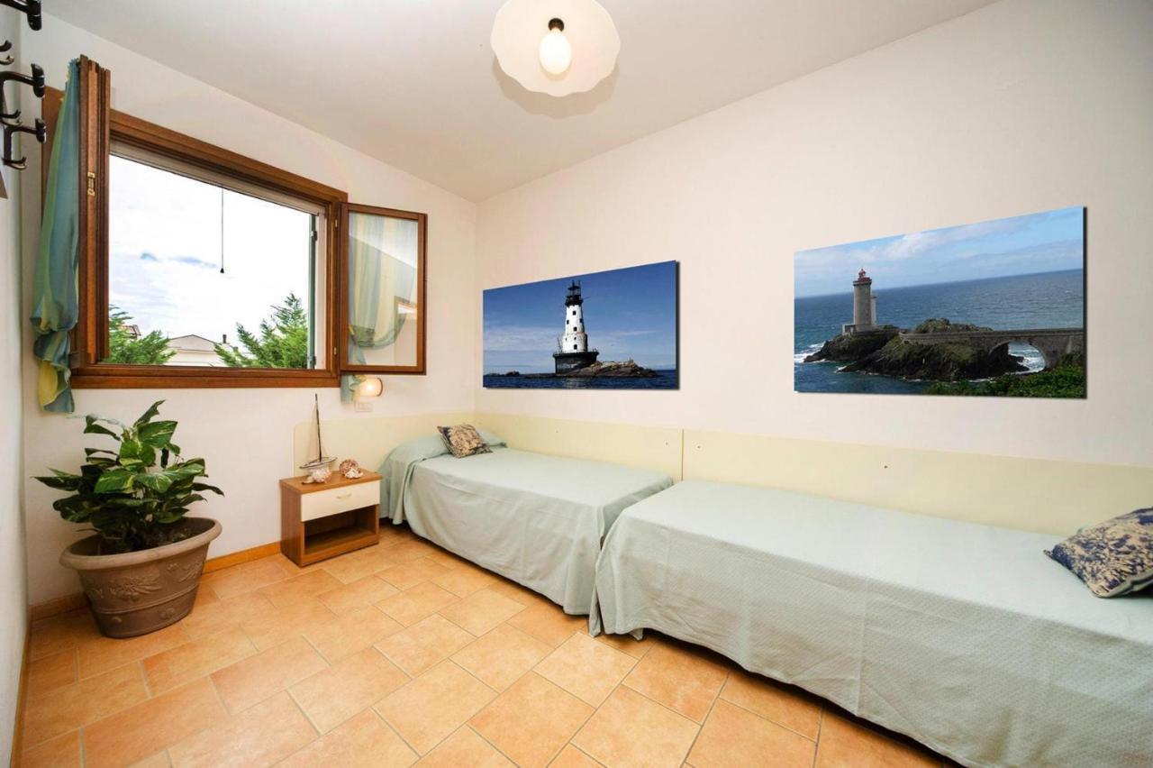 Terraced House In The Ca' Del Pino Holiday Complex With Communal Pool In Bibione Bagian luar foto
